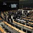 Deputados são contra o fim da jornada 6x1 e concordam em elevar faixa de isenção do IR, diz pesquisa