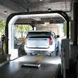Ele foi devolver o carro alugado e se deparou com uma nota extra de US$ 400; um túnel equipado com IA detectou um arranhão de dois centímetros no pneu.