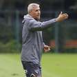 São Paulo tenta acordo rápido com Zubeldía para ter Crespo contra o Flamengo