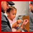 Após nascimento de Mel, Neymar é flagrado em momento fofo com Mavie