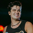 Com ingressos esgotados, Luan Santana faz show histórico no Rio e revela novidade