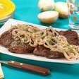 Bife acebolado com maionese: reinvente o clássico