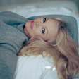Pamela Anderson cita filme brasileiro em lista de melhores do século 21
