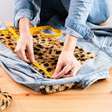 Como renovar roupas? Veja 5 truques para dar um up às peças velhas