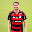Filipe Luís corre contra o tempo para resolver dois problemas no Flamengo