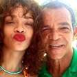 Pai de Rihanna é enterrado um mês após sua morte; família esteve reunida