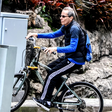 Tony Bellotto é visto passeando no Rio de Janeiro após operar câncer no pâncreas; veja fotos