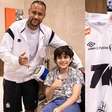Dentro e fora de campo: Neymar realiza sonho de torcedor com síndrome rara