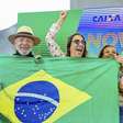 Lula exibe bandeira do Brasil, chama Bolsonaro de 'covarde' e promete 'brigar em todas as esferas' contra tarifa dos EUA