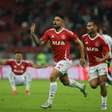 Com gol no fim, Internacional vence o Vitória no Beira-Rio e deixa o Z-4