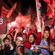 Fluminense desembarca no Rio e é recebido com festa da torcida