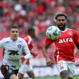 Tabata marca no fim, Inter vence o Vitória e deixa o Z4 do Brasileirão
