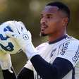 Gigante europeu observa John, destaque do Botafogo no Mundial