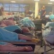 Casal fuma no banheiro de avião e passageiros ficam 'presos' em aeroporto por 17 horas