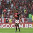 Alex Sandro tem lesão muscular e desfalca o Flamengo; Ayrton Lucas terá alta de hospital
