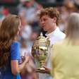 Sinner dá o troco, vence Alcaraz e é campeão de Wimbledon