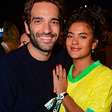 Bella Campos e Humberto Carrão posam juntos em festival de música no RJ