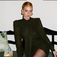 Anos 70: Marina Ruy Barbosa mostra como usar gola laço em 2 looks