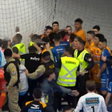 PM usa spray de pimenta para dispersar briga generalizada em partida de futsal; veja o momento