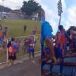 Jogadores do Duque de Caxias brigam com torcedores após rebaixamento no Carioca