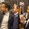Janones mostra vídeos de suposta agressão e acusa deputado de importunação sexual