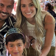 Jogador é atacado após deixar filho usar vestido durante festa de aniversário