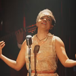 Dita realiza sonho de cantar no palco, em Êta Mundo Melhor!