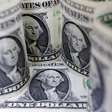 Dólar cai e fecha aos R$ 5,54, apesar de retomada do decreto do IOF