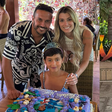 Filho de ex-atacante do Barcelona sofre ataque após usar vestido em festa de aniversário