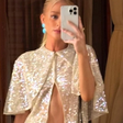 Marina Ruy Barbosa esbanja charme com look brilhante de R$ 3,8 mil