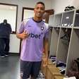 Jordan Barrera treina no CT do Botafogo antes mesmo de assinar contrato