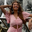 De xadrez a floral: Patrícia Poeta usa 3 vestidos lindos no Vietnã