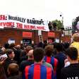 Torcida do Crystal Palace protesta contra exclusão da Liga Europa