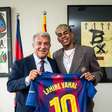 Yamal renova com o Barcelona e recebe a camisa 10