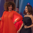 Sandy de all black e Vanessa de laranja no 'Nesse Canto Eu Conto'