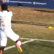 Jogador de equipe paulista tenta imitar CR7 em comemoração e acaba se lesionando; veja vídeo