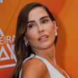 Deborah Secco acerta com look branco para lançar 'Terceira Metade'