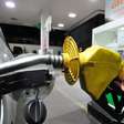 Gasolina ficou mais cara em outubro mesmo com corte da Petrobras