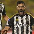 Atlético-MG encontra dificuldades mas conta com gol de pênalti de Hulk para vencer duelo com um jogador a menos fora de casa na Sul-Americana