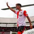 Português que interessava ao Botafogo é apresentado de helicóptero no Feyenoord