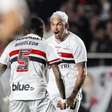 Com show de Luciano, São Paulo bate o Corinthians e se afasta do Z-4