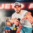 Matheus Fernandes revive os anos 2000 com nova versão de hits que marcaram época