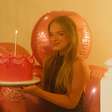 16 anos: Rafa Justus festeja aniversário com vestido marrom justo