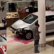 Motorista é preso após invadir shopping com carro em Goiânia