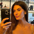 Isabella Fiorentino prova elegância do branco em 3 looks nos EUA