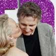 Pamela Anderson e Liam Neeson trocam carícias em première e reforçam rumores de affair