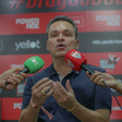 Clima no Atlético-GO 'pega fogo' e sobra para Adson Batista responsabilidade