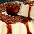 Manjar branco com calda de chocolate: experimente essa sobremesa dos deuses