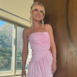 Eliana acerta de rosa em casamento: 'oi, Barbie'