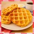 Waffle de pão de queijo pro café: delicioso, faça em minutos